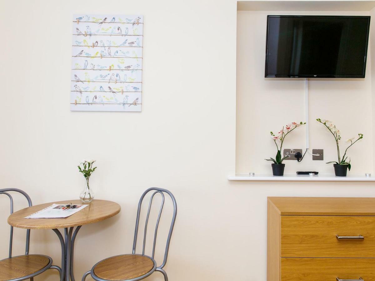 Mandeville Rooms Northolt  Room photo