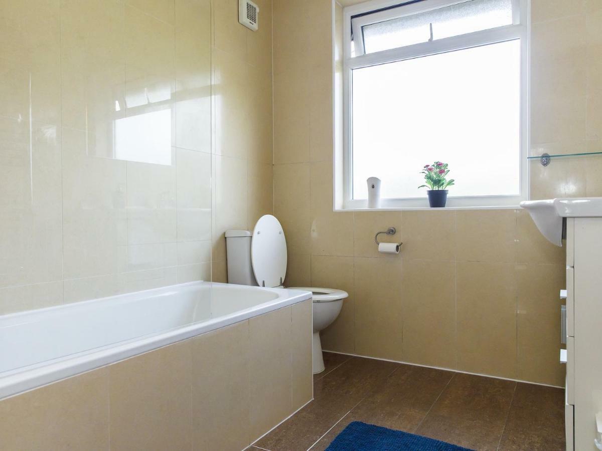 Mandeville Rooms Northolt  Room photo